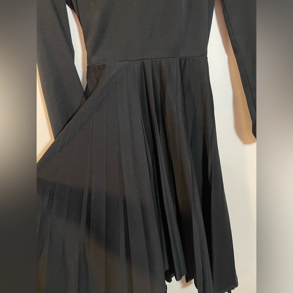 Vintage Sears Black Pleated Skirt Dress With High Pleated V- Neckline Belted - Picture 4 of 11